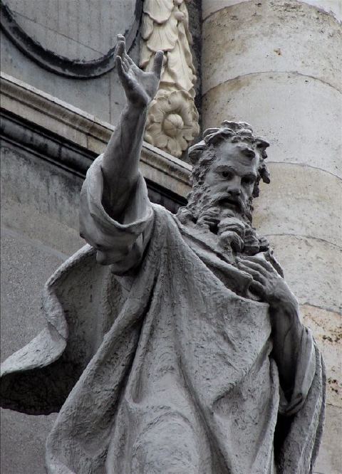 Una estatua del clérigo griego del siglo II san Ireneo de Lyon